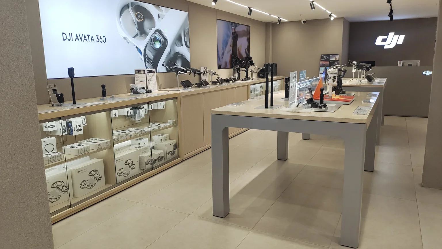 中天健融合店大疆无人机、AVATA 360及手持稳定器体验台展陈实景